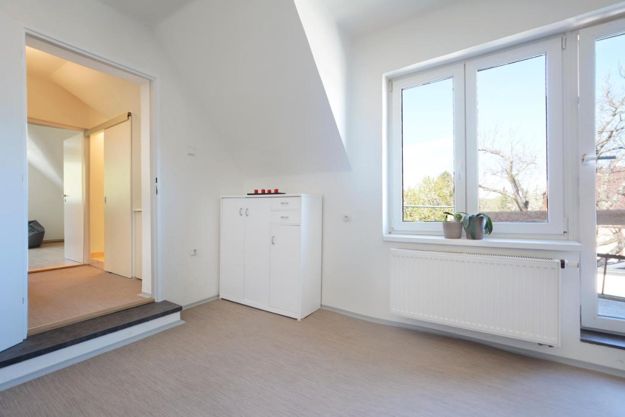Apartmány Jevany Esterno foto