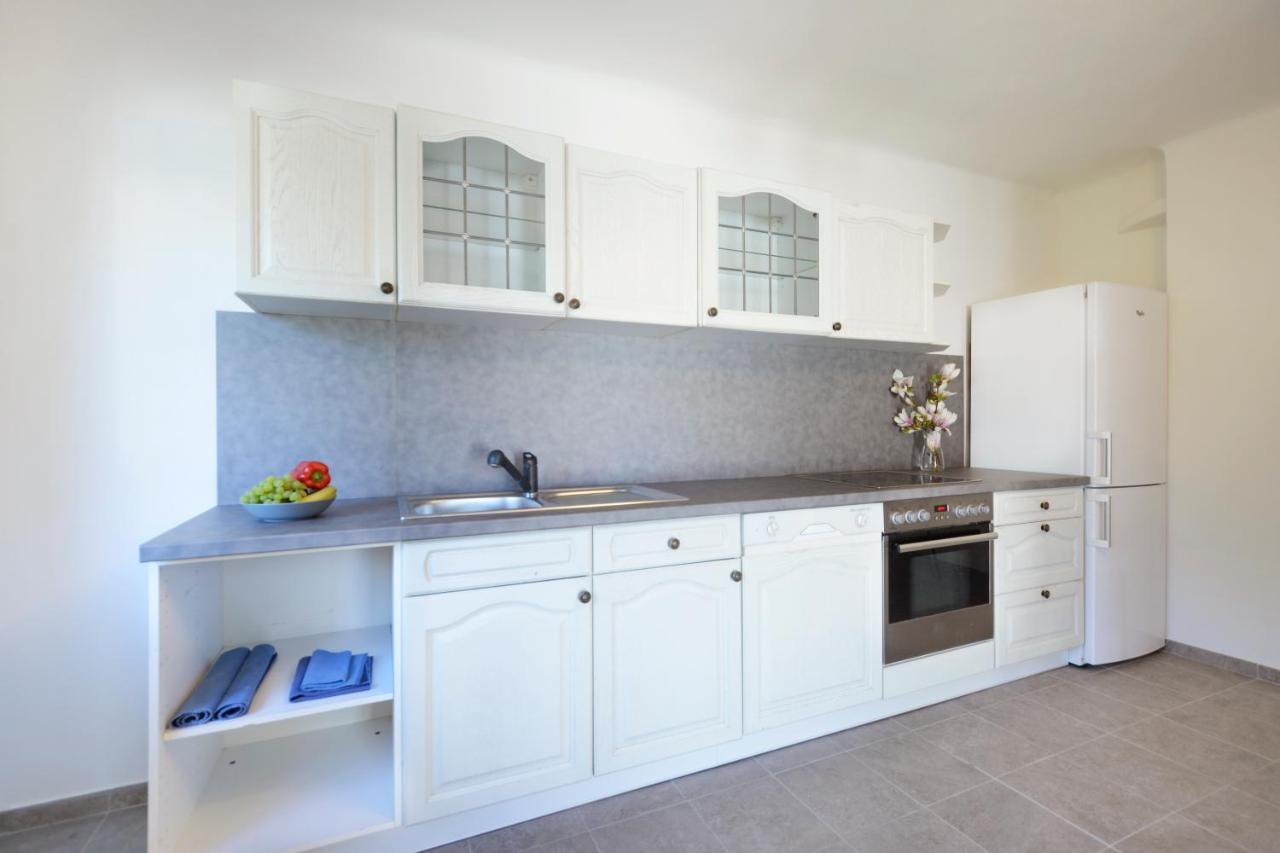 Apartmány Jevany Esterno foto