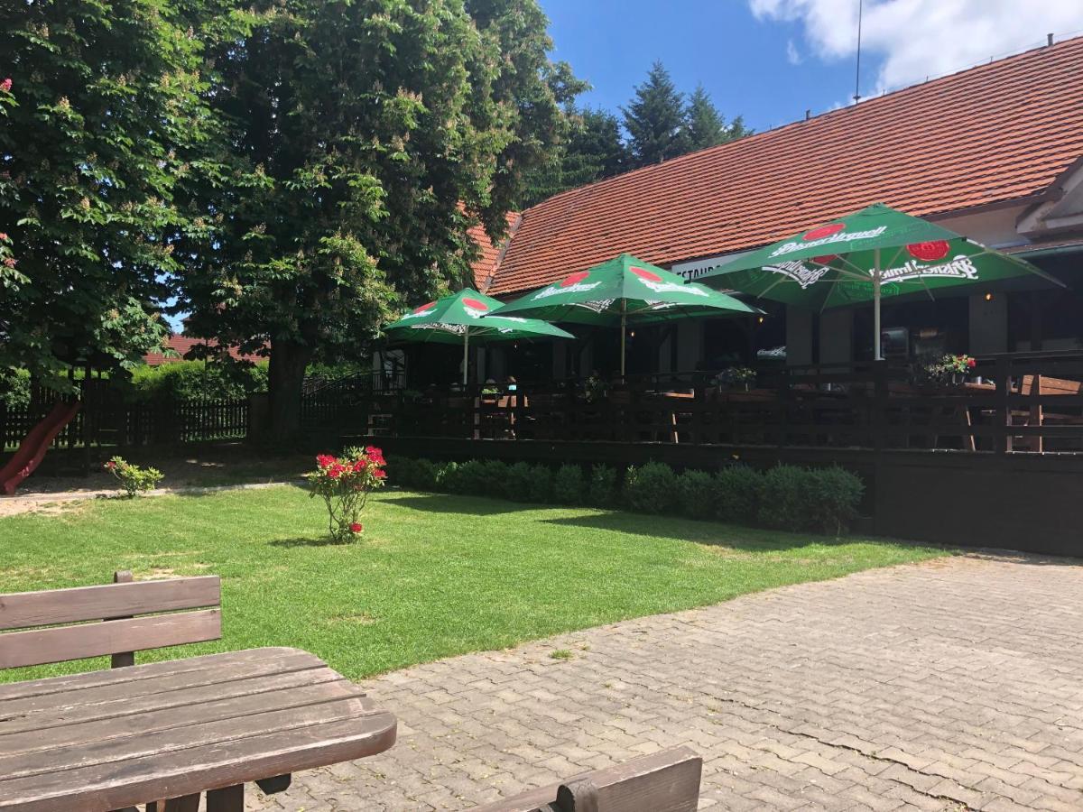 Apartmány Jevany Esterno foto