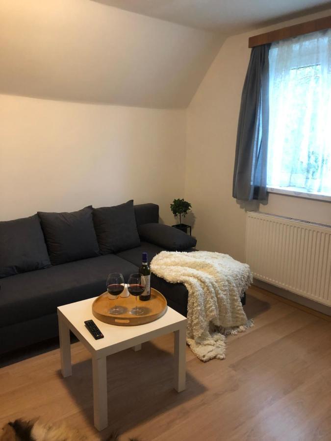 Apartmány Jevany Esterno foto