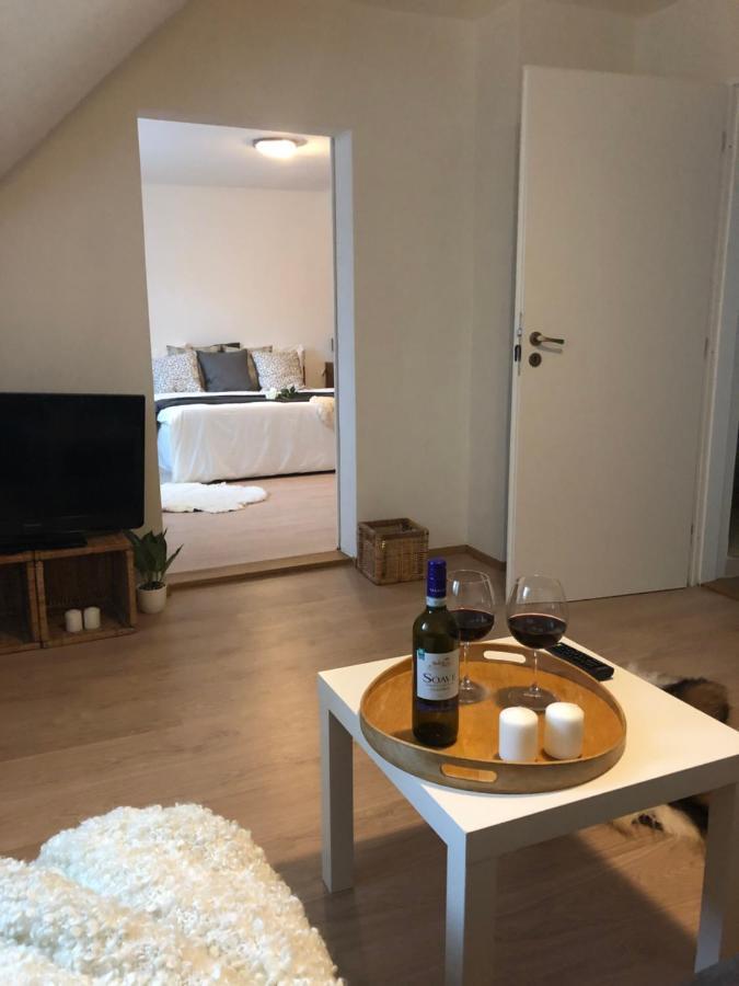 Apartmány Jevany Esterno foto