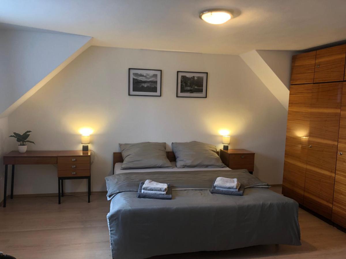 Apartmány Jevany Esterno foto