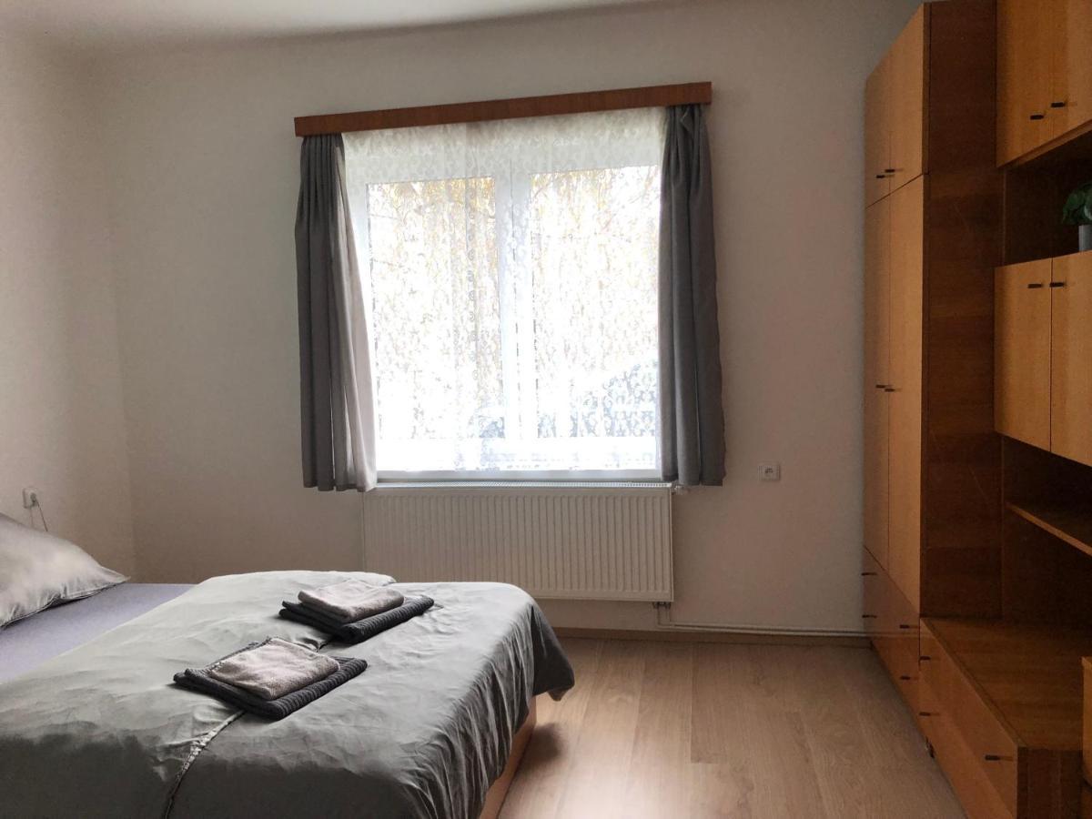 Apartmány Jevany Esterno foto