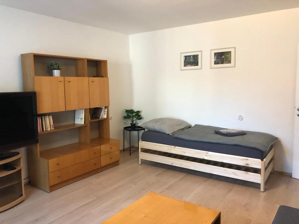 Apartmány Jevany Esterno foto