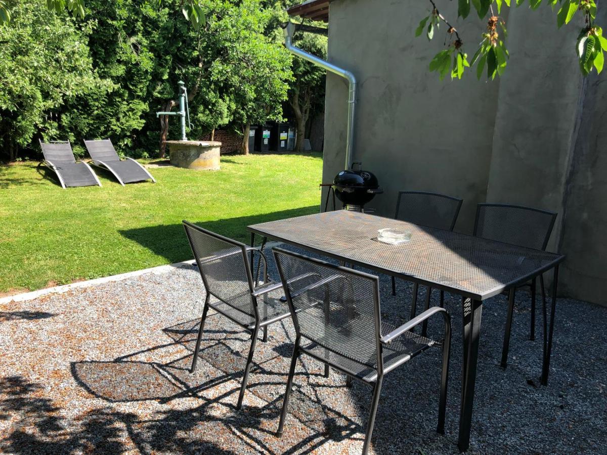 Apartmány Jevany Esterno foto