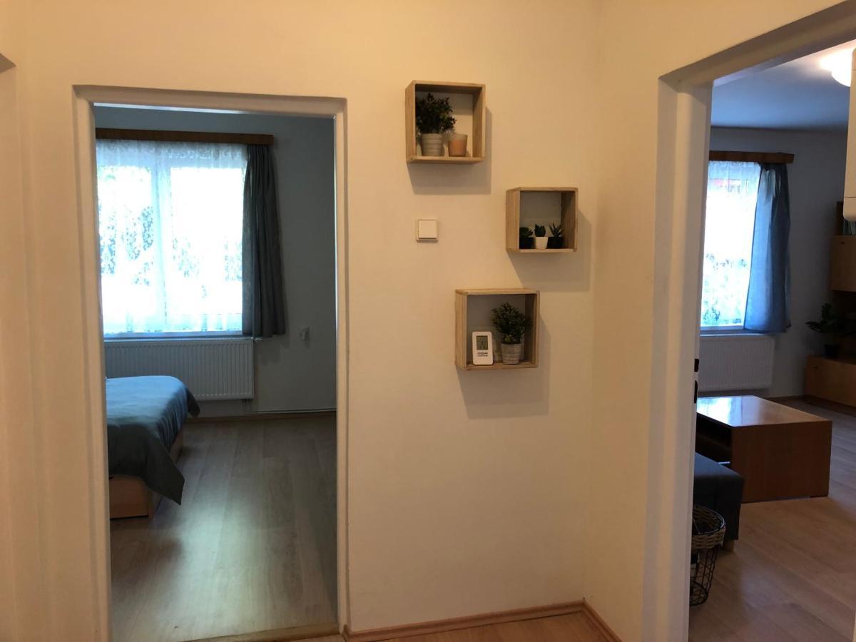 Apartmány Jevany Esterno foto