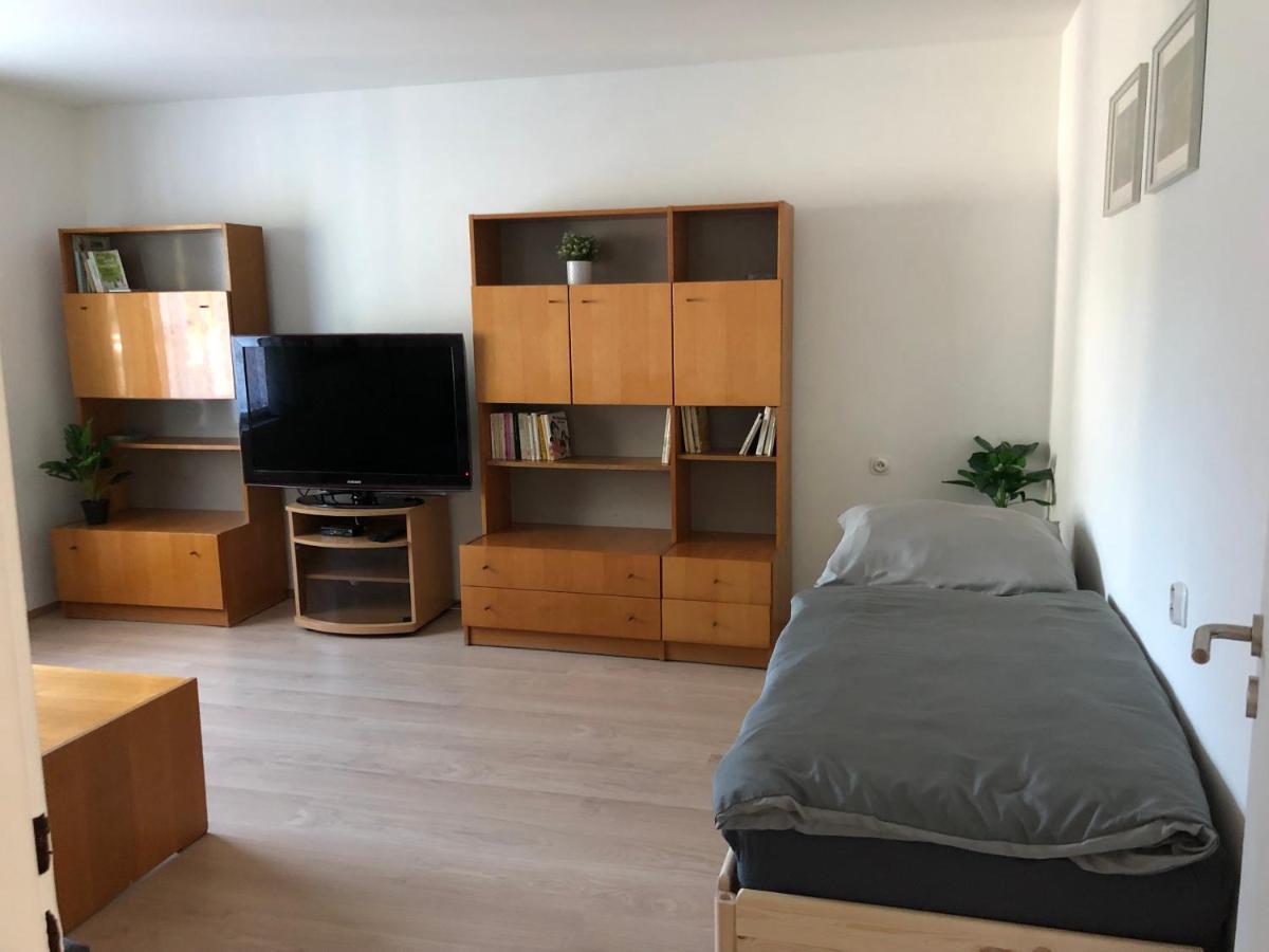 Apartmány Jevany Esterno foto