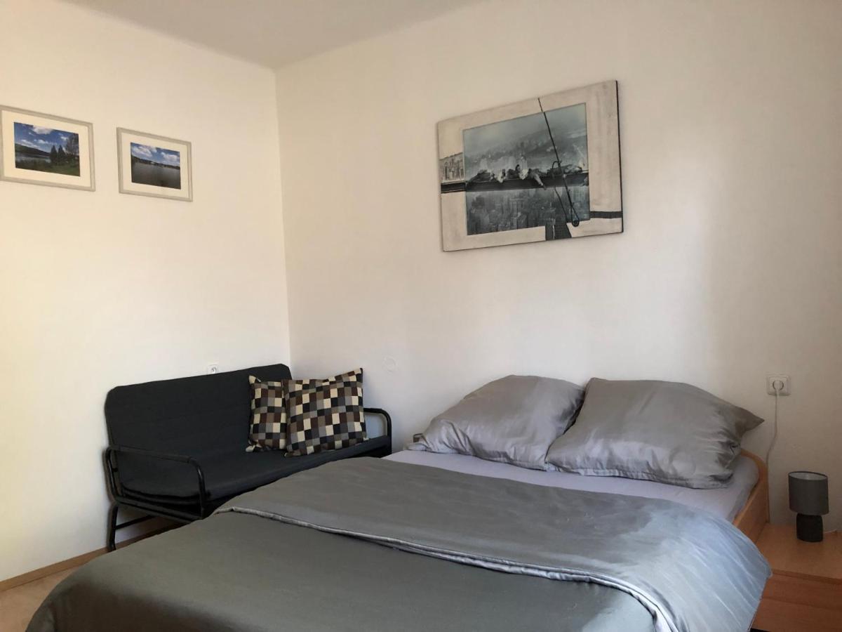 Apartmány Jevany Esterno foto